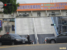 台南這處陸橋好像「雲霄飛車」 民眾遠看驚呼：怎麼騎?