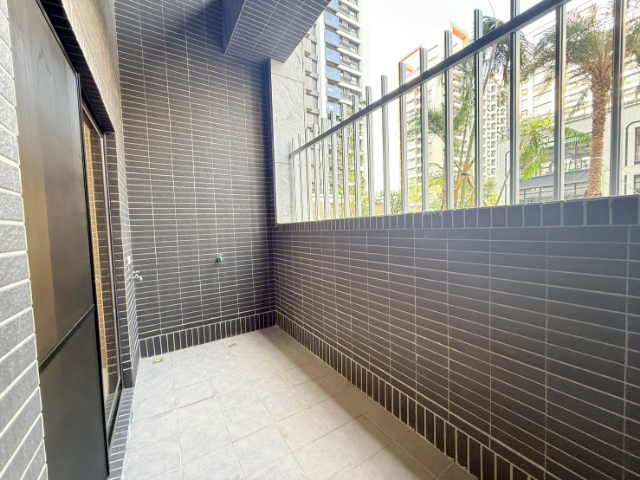 高鐵三井outlet旁高人氣金店面