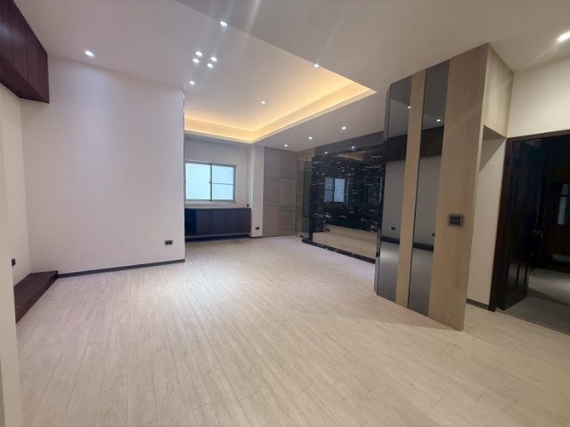 安平角窗電梯燙金店面