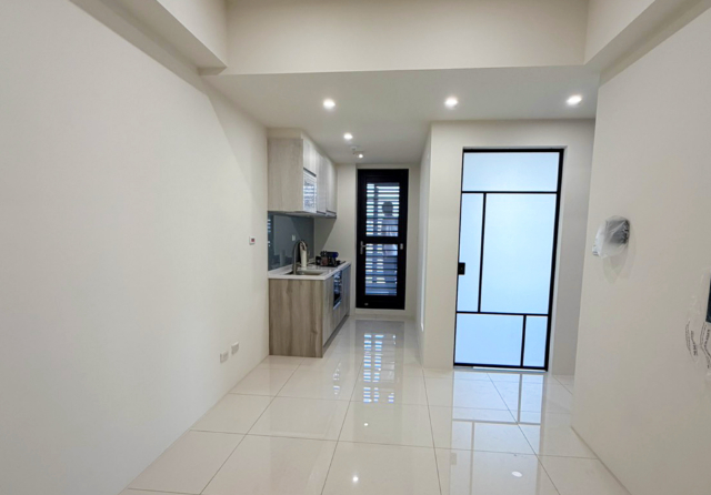 鄰花園夜市全新2房平車