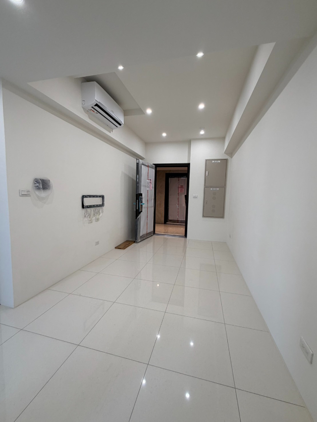 鄰花園夜市全新2房平車