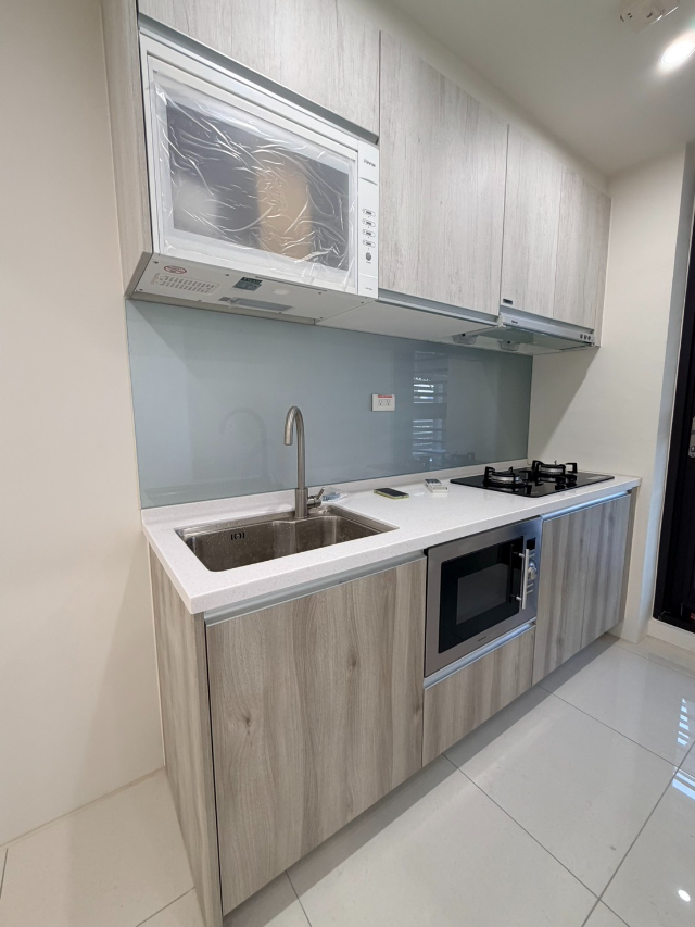 鄰花園夜市全新2房平車