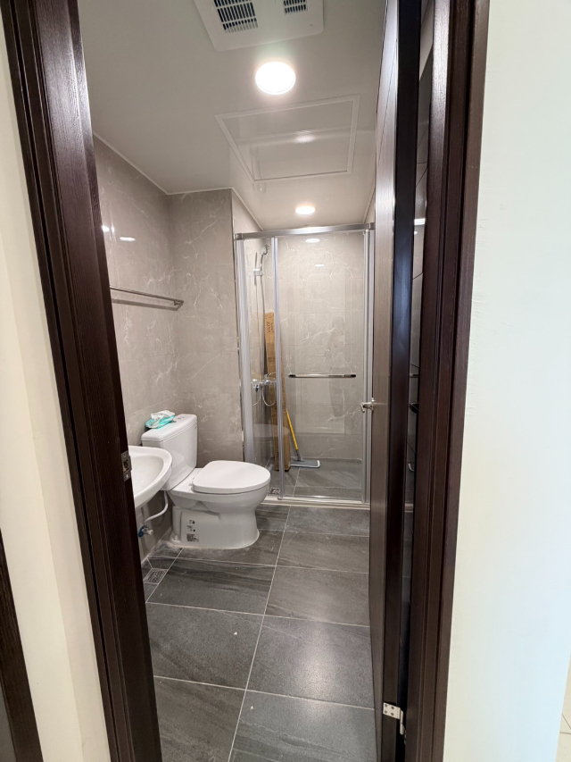 鄰花園夜市全新2房平車