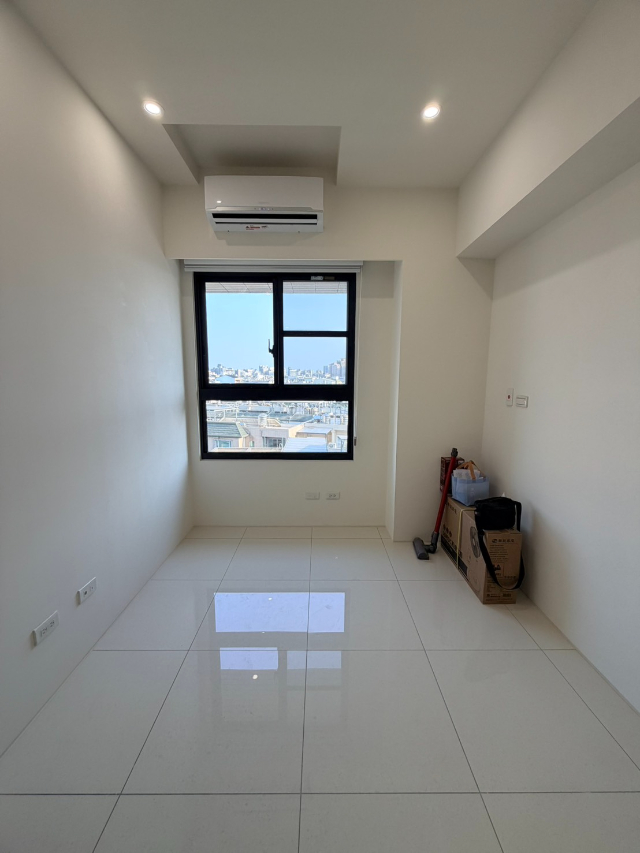 鄰花園夜市全新2房平車