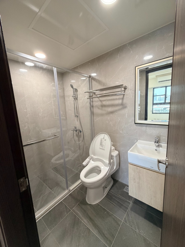 鄰花園夜市全新2房平車